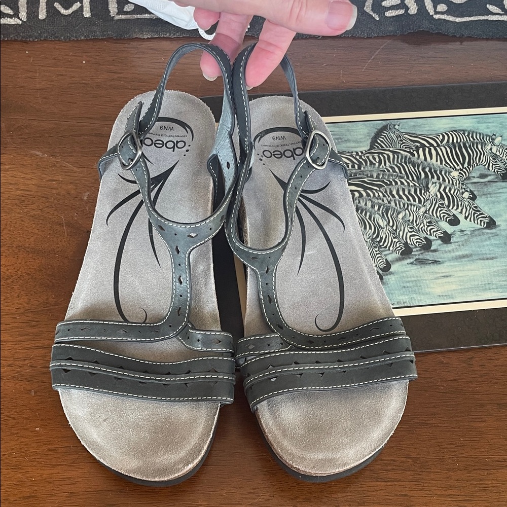 Gorgeous NWOT ABEO Sandals